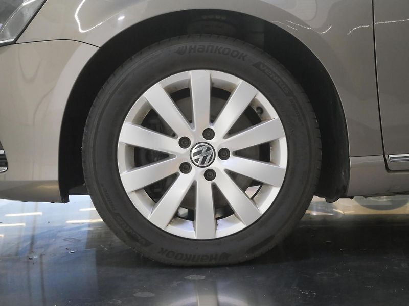Volkswagen Passat - fotka 10 z 25