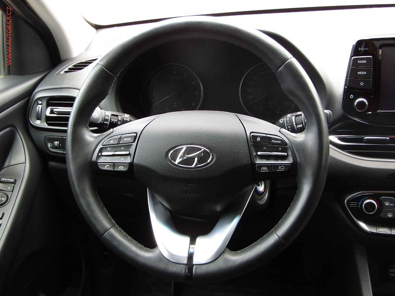 Hyundai i30 (2023) 1.0 T-GDi, ČR, Smart - fotka 13 z 20