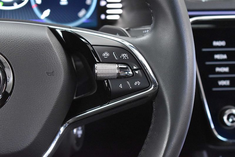 Škoda Superb TDI 147kW 4x4*L&K*WEBASTO*ČR 1 - fotka 22 z 48