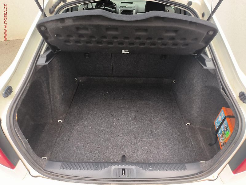 Škoda Octavia (2012) 2.0 TDi, ČR, Active, zámek - fotka 7 z 16