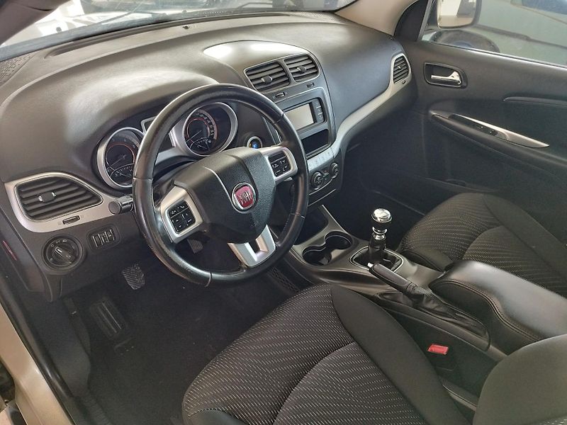 Fiat Freemont (2011) 2,0JTD,103KW,7MÍST,ALU,TAŽNÝ - fotka 22 z 32