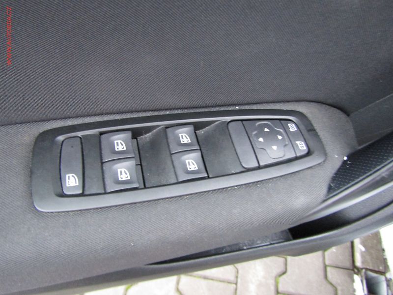 Renault Mégane (2019) 1.3 TCe, ČR - fotka 12 z 20