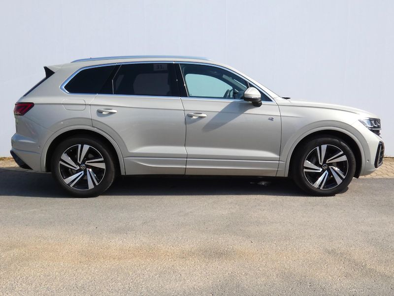 Volkswagen Touareg (2024) R-Line 3.0 TDI - NEZ.TOPENÍ - fotka 3 z 30