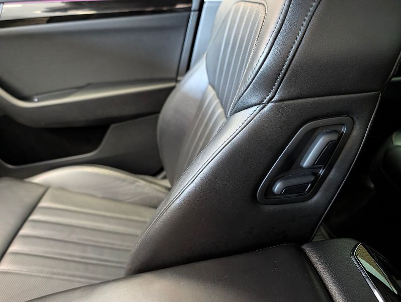 Škoda Superb 2.0 TDI Laurin&Klement 4X4 - fotka 24 z 34