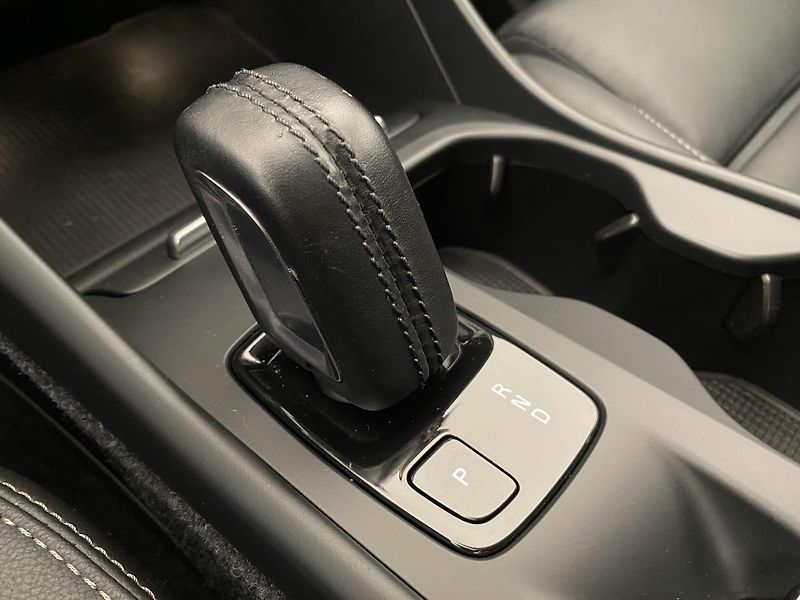 Volvo XC40 T4 MOMENTUM AUT CZ - fotka 28 z 42
