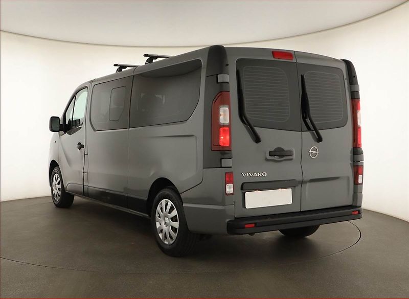 Opel Vivaro (2019) 1.6 BiCDTI, Bus, 9Míst, ČR - fotka 4 z 13