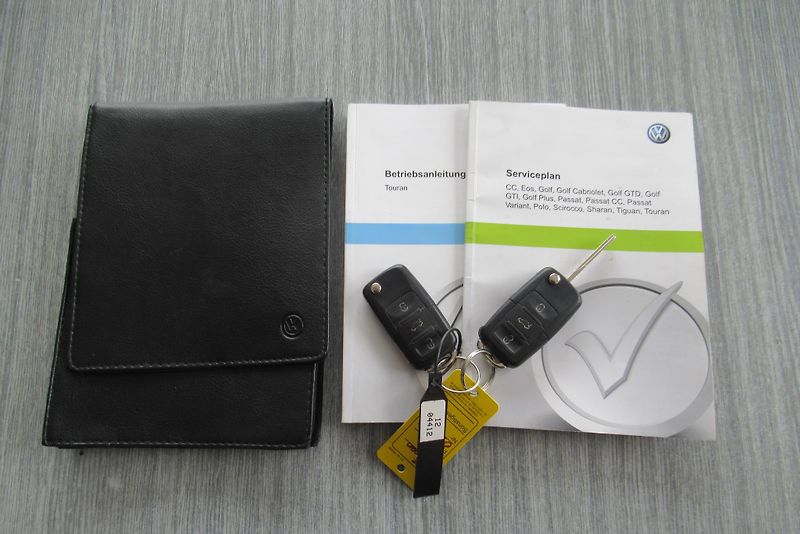 Volkswagen Touran 1.6 TDI AUT. KLIMA TAŽNÉ - fotka 20 z 26