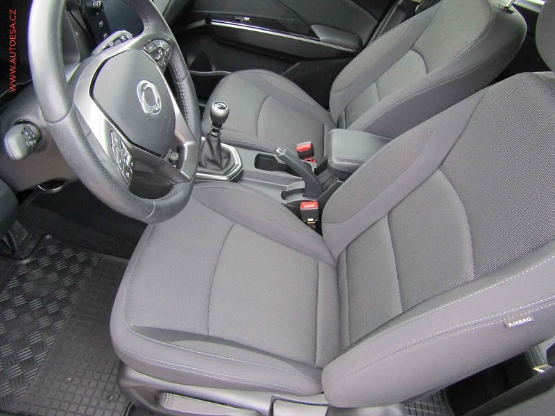 SsangYong Tivoli (2024) 1.5 T-GDi, ČR, STK12/28 - fotka 9 z 20