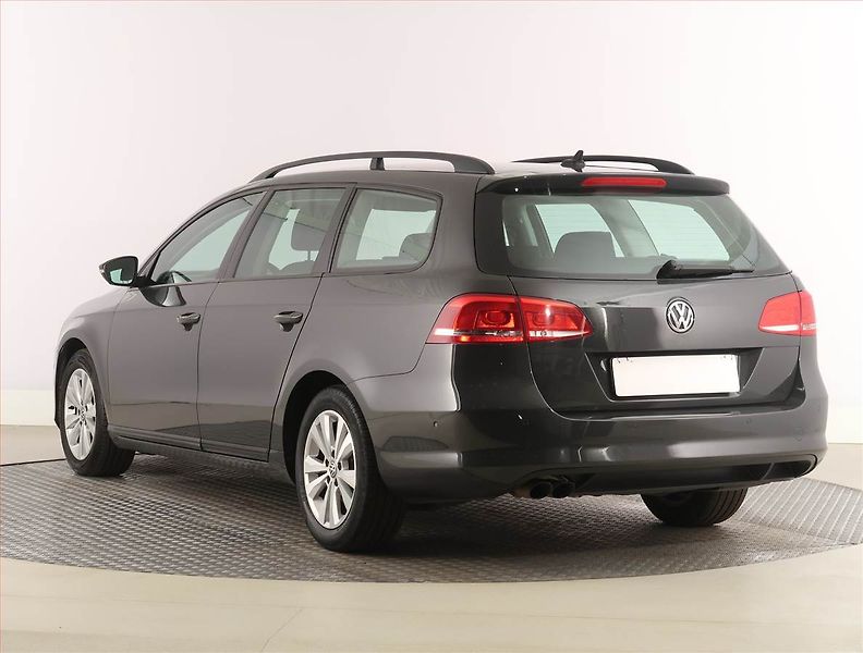 Volkswagen Passat (2013) Comfortline 2.0 TDI, Automat - fotka 4 z 21