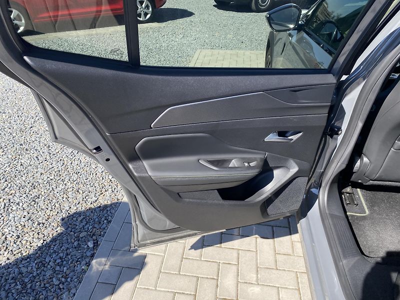 Peugeot 408 GT - Hybrid 145 e-DCS6 - fotka 27 z 42