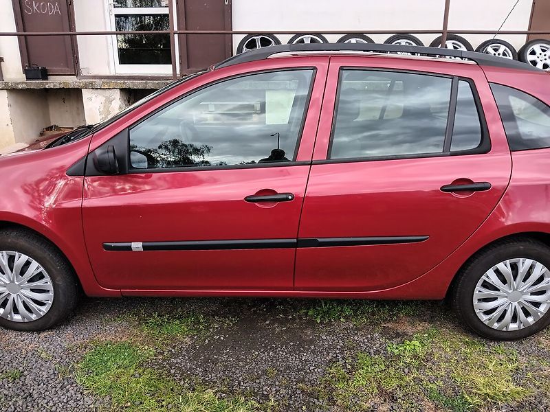Renault Clio 1.2 i Grandtour Authentique - fotka 2 z 23