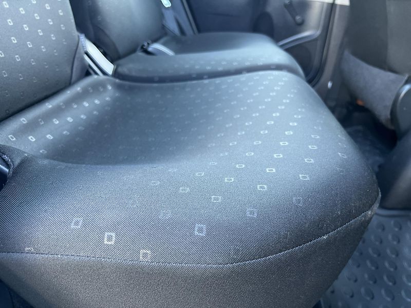 Toyota Yaris 1.0i 51KW KLIMA PŮVOD ČR  - fotka 27 z 38