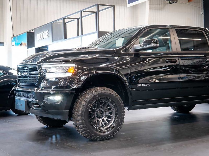 Dodge RAM (2025) 5.7 V8 Laramie 6 LIFT LPG - fotka 10 z 40