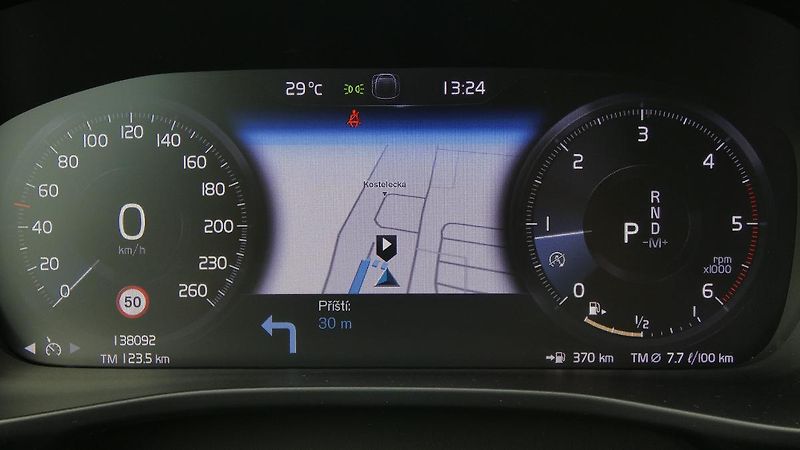 Volvo XC40 D3 Drive-E AWD Momentum - fotka 13 z 22