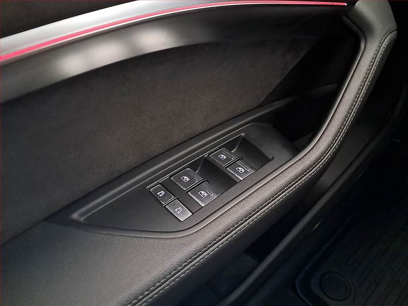 Audi e-tron (2021) S-Line 50 quattro - fotka 25 z 26