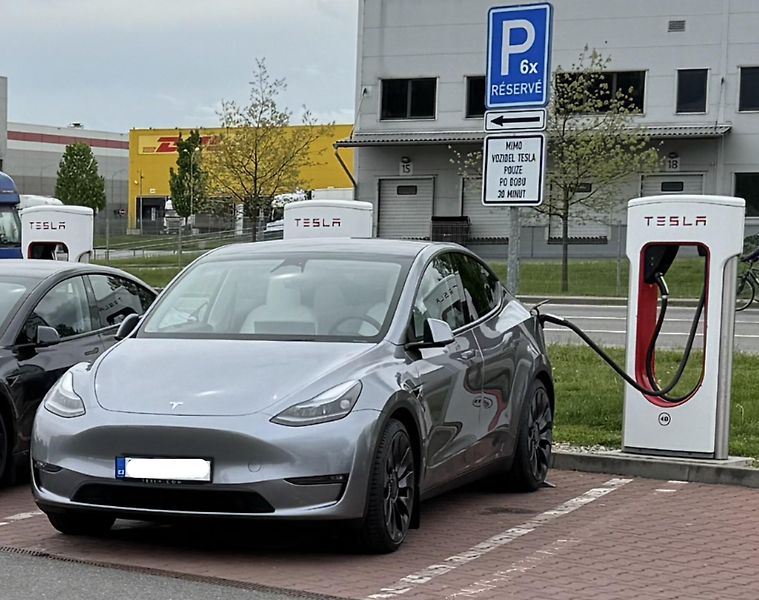 Tesla Model Y (2024) /393kW - fotografie inzerátu