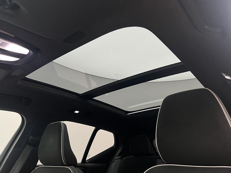 Volvo XC40 RECHARGE PRO AUT - fotka 16 z 44
