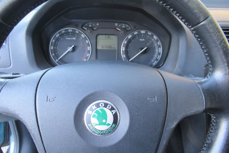 Škoda Octavia 1.9 TDi AUT. KLIMA TEMPOMAT - fotka 11 z 18