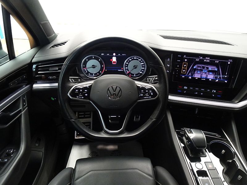 Volkswagen Touareg R-Line 3.0 TDI Tiptronic - fotka 6 z 15