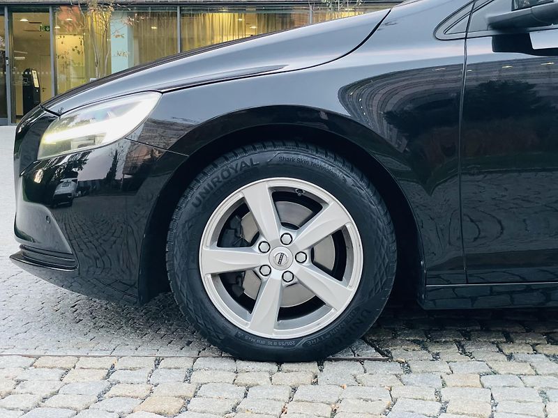 Volvo V40 2.0i MANUÁL 1.MAJITEL SENZORY - fotka 41 z 41