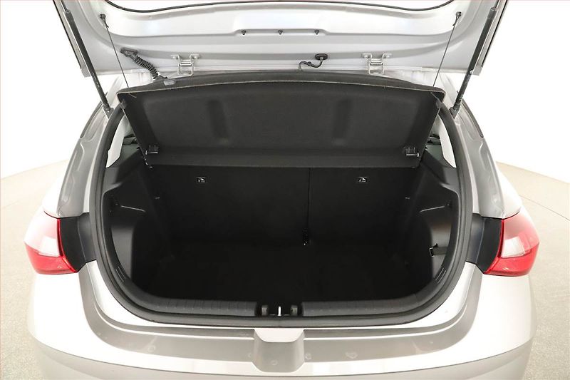 Hyundai i20 (2021) 1.2, Tempomat, Park. senzory - fotka 10 z 12