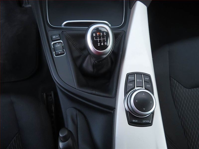 BMW Řada 3 (2019) 318d GT, Serv.kniha, Navi - fotka 13 z 22
