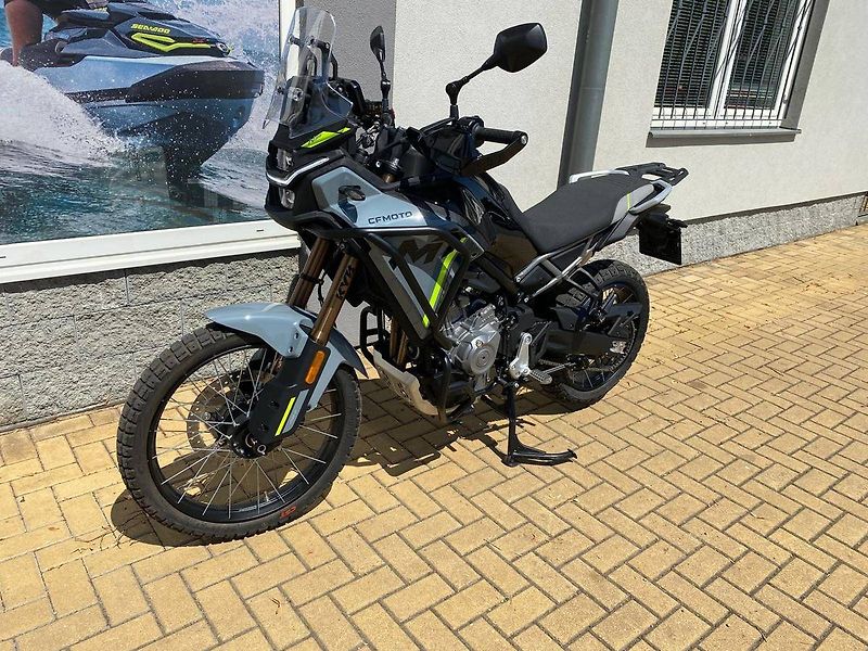 CFMOTO 450 MT-R (2024) - fotka 2 z 5