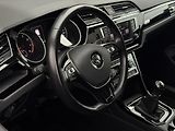 Volkswagen Touran (2017) 1.4TSi Highline 7míst RZV - náhled 15