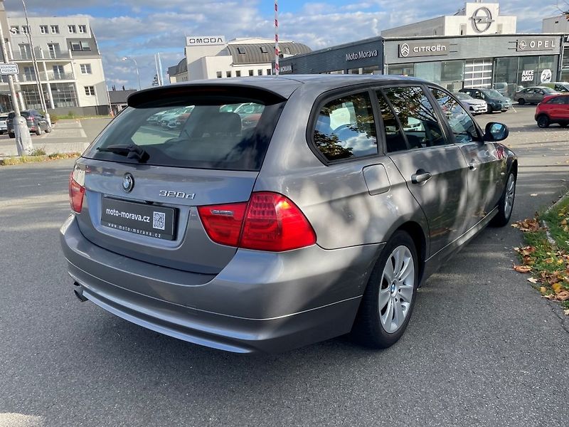 BMW Řada 3 320d Touring - fotka 5 z 30