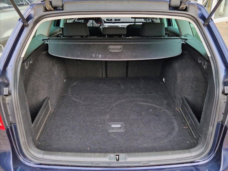 Volkswagen Passat 2,0 TDi 103kW KAMERA NAVI +ZIM - fotka 10 z 34