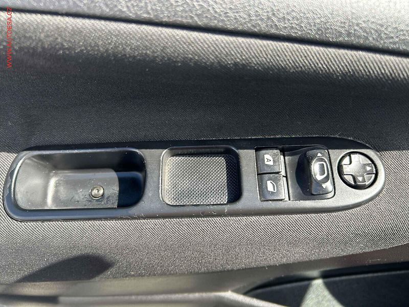 Peugeot 207 (2011) 1.4MPi - fotka 11 z 15