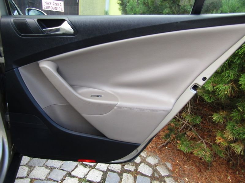 Volkswagen Passat (2008) 2.0 TDI 103kW - fotka 24 z 36