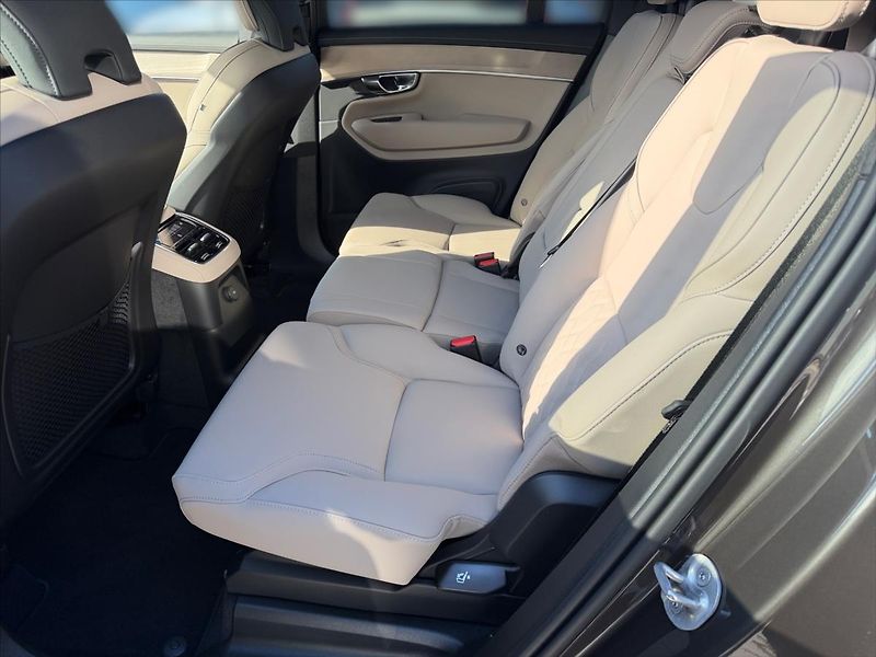 Volvo XC90 (2026) 2,0 T8 Plus Dark  2330 - fotka 11 z 13