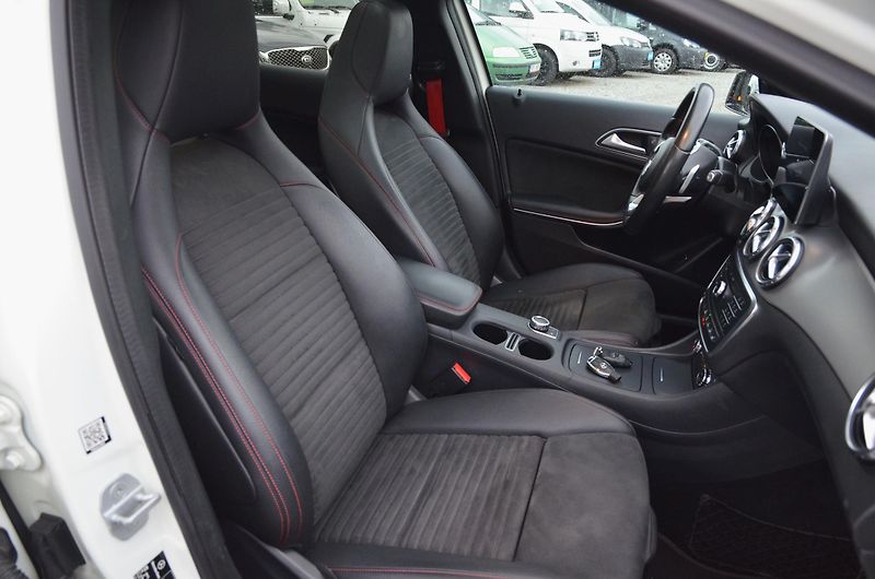 Mercedes-Benz GLA (2016) 220d 130kW 4Matic AMG LINE /ČR - fotka 14 z 38
