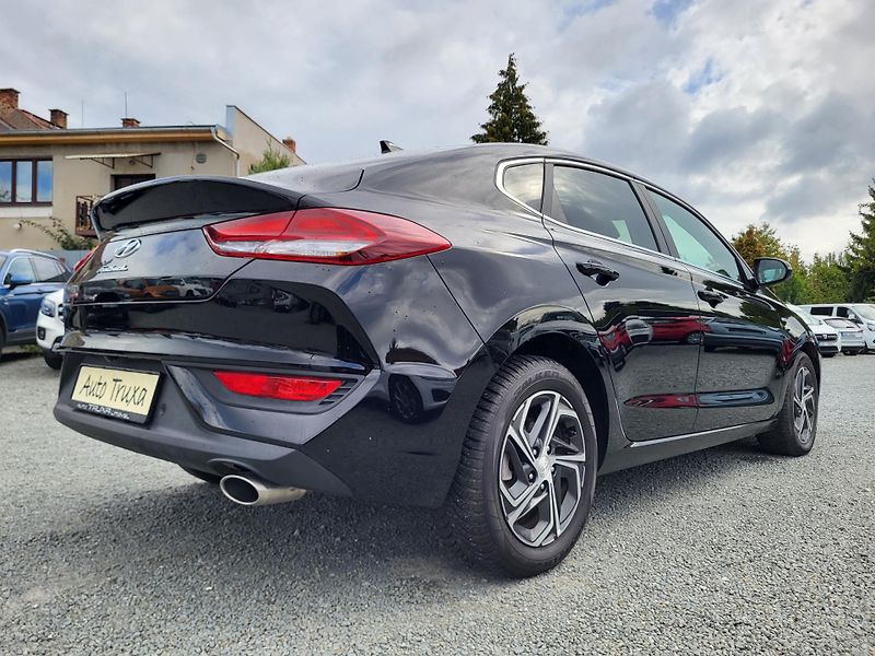 Hyundai i30 FASTBACK 1.5 T-GDI mHEV 118kW - fotka 40 z 47