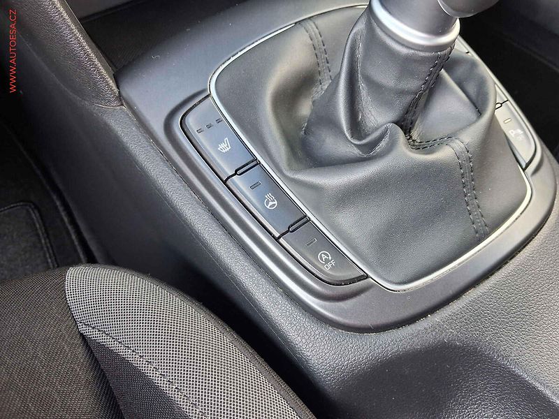 Hyundai Kona (2018) 1.0 T-GDi, AC, navi, park - fotka 17 z 19