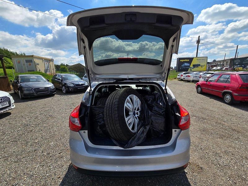 Ford Focus (2011) 1.6i 77KW garance km - fotka 16 z 25