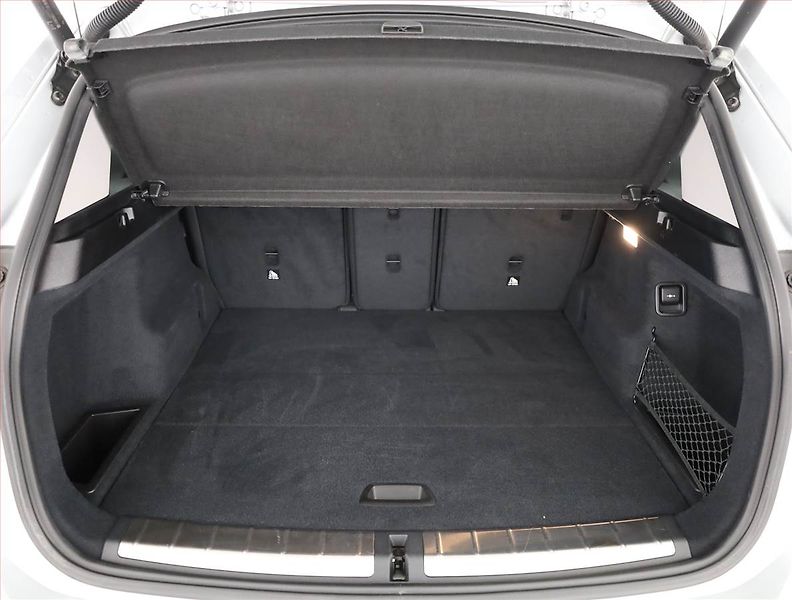 BMW X1 (2020) sDrive18d, Automat, ČR,1.maj - fotka 19 z 20