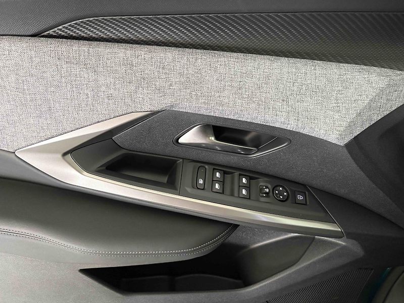 Peugeot 3008 (2026) Business Hybrid 145 e-DCS6 - fotka 14 z 45