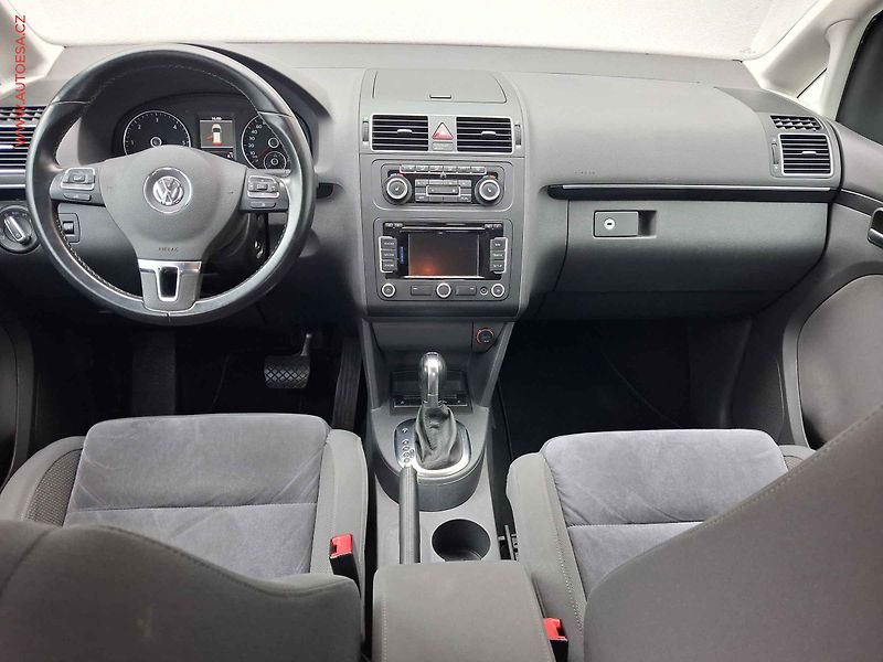 Volkswagen Touran (2011) 2.0 TDi, DSG, webasto - fotka 8 z 19