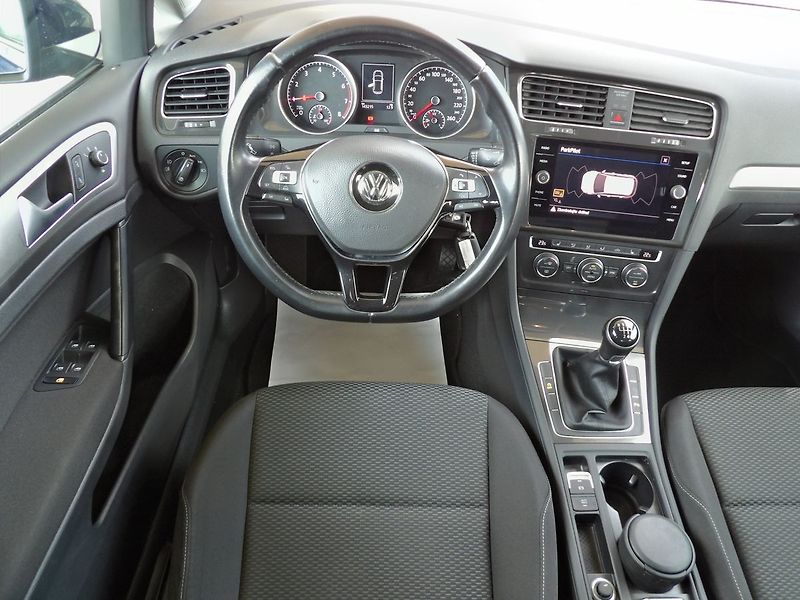Volkswagen Golf 1.0TSI 81kW AutoAC Temp. 2xPDC - fotka 7 z 27