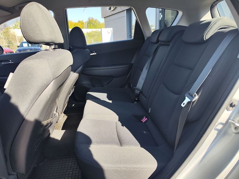 Hyundai i30 1.6 CRDI/85kW Comfort - fotka 10 z 23