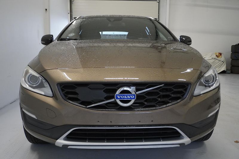 Volvo V60 (2016)  D4 MOMENTUM - fotka 2 z 24