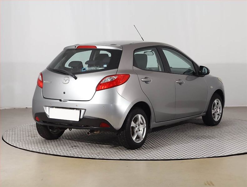 Mazda 2 (2009) 1.3 i, Park. senzory - fotka 5 z 16
