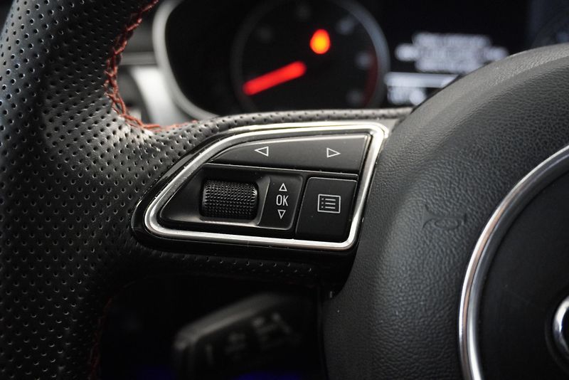 Audi A4 (2016) 2.0 TDI 140kW QUATTRO STRONIC - fotka 22 z 34