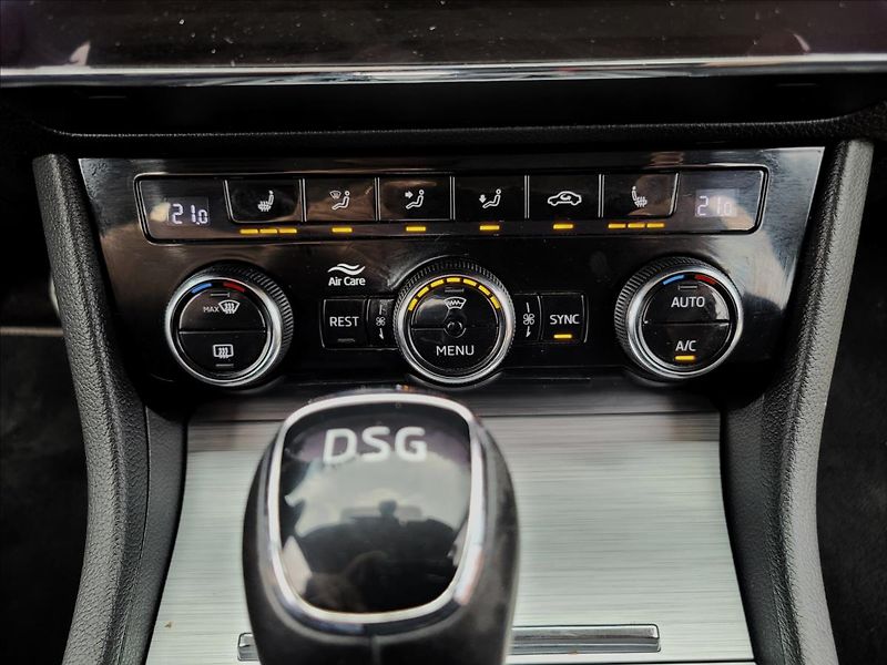 Škoda Superb 1,4 TSI,PHEV,DSG,LED,NAVI,VÝHŘ - fotka 35 z 50