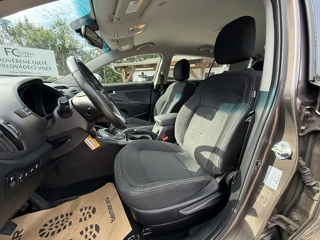 Kia Sportage 2.0 CRDI 4x4 Comfort Plus - fotka 20 z 24