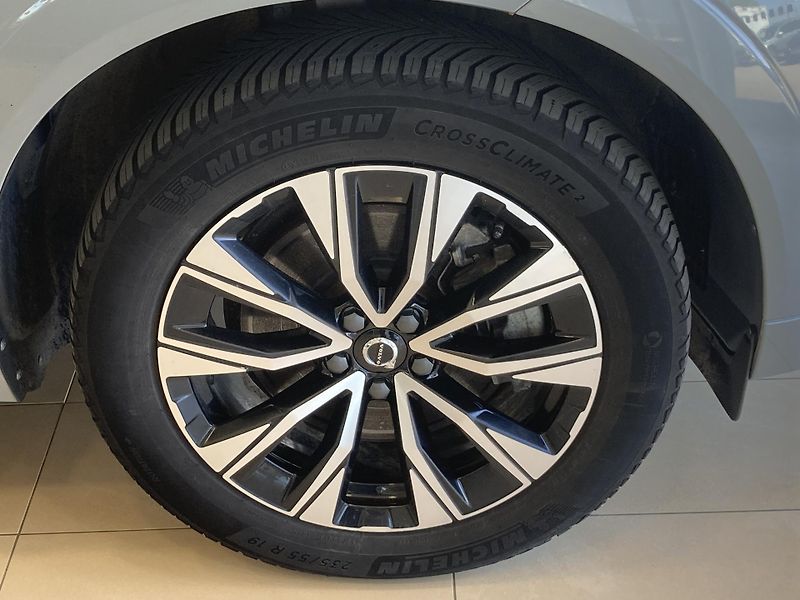 Volvo XC60 B4 AWD PLUS DARK AT8, ČR - fotka 5 z 26