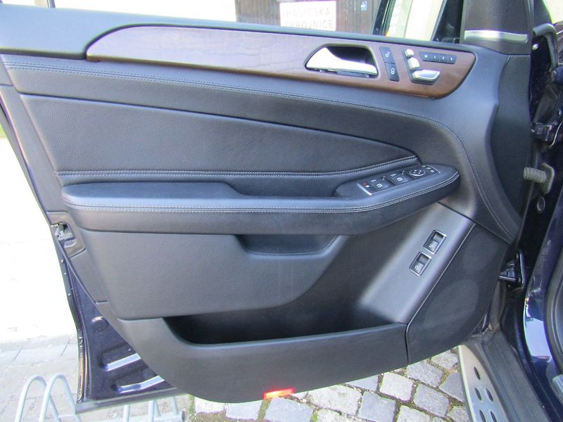 Mercedes-Benz GLE (2018) 350 d 4MATIC  TOP QUALITY - fotka 17 z 45
