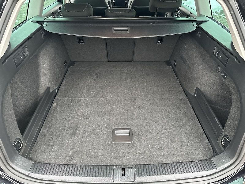 Volkswagen Passat (2022) Variant 2.0 TDI DSG Business - fotka 28 z 33